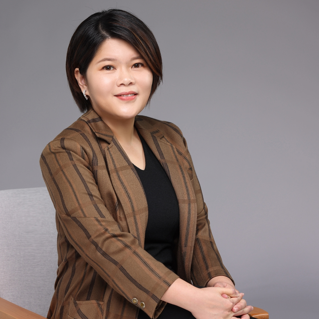 Shelly Hsu Headshot